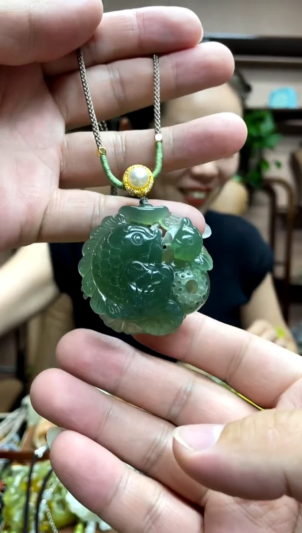 未镶嵌岫玉吊坠`
