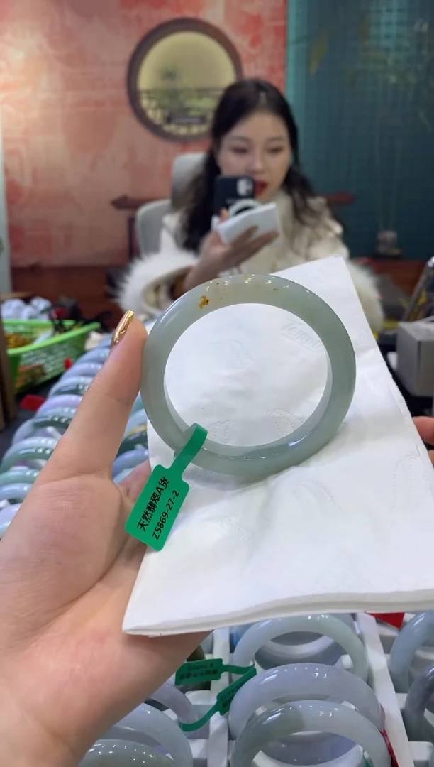 【闪购商品】翡翠手镯未镶嵌多人17373