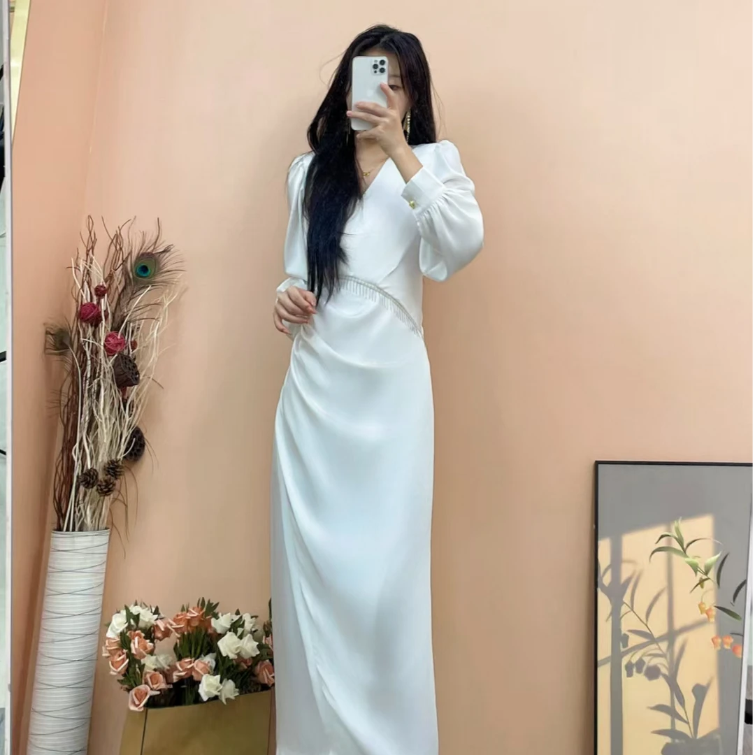 [依易原创]气质名媛风女神设计款流苏缎面修身显瘦连衣裙D0318