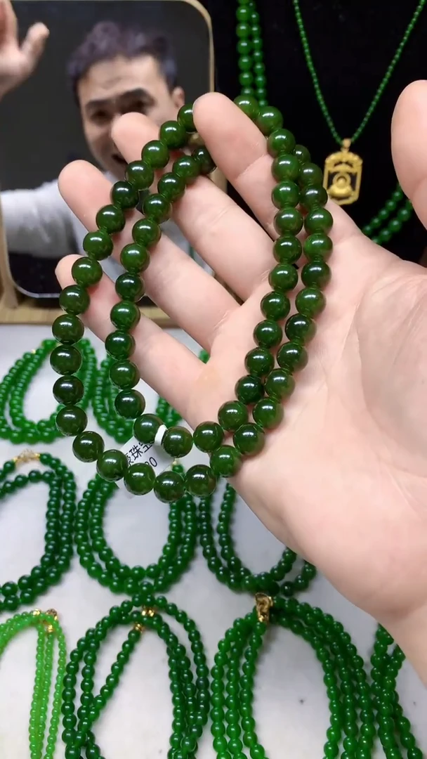 项链未镶嵌和田玉（碧玉）俄碧卡10的60颗的菠菜绿