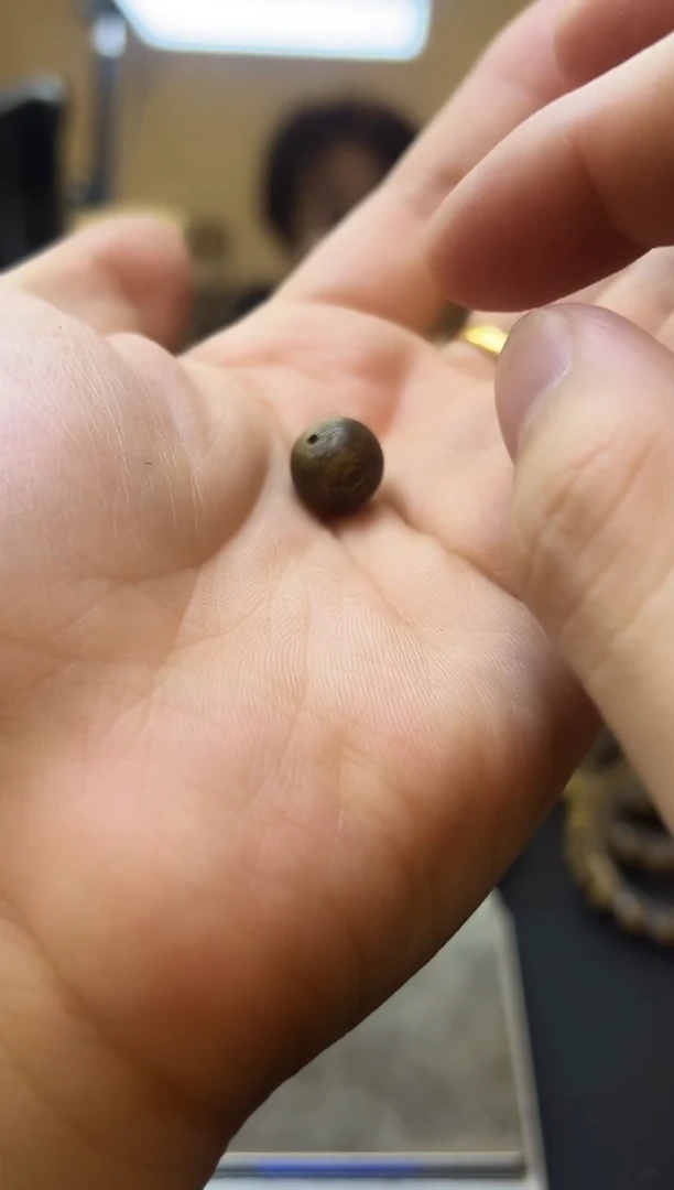 沉香手串手****吃莺歌绿绮楠圆珠11mm乌身单珠