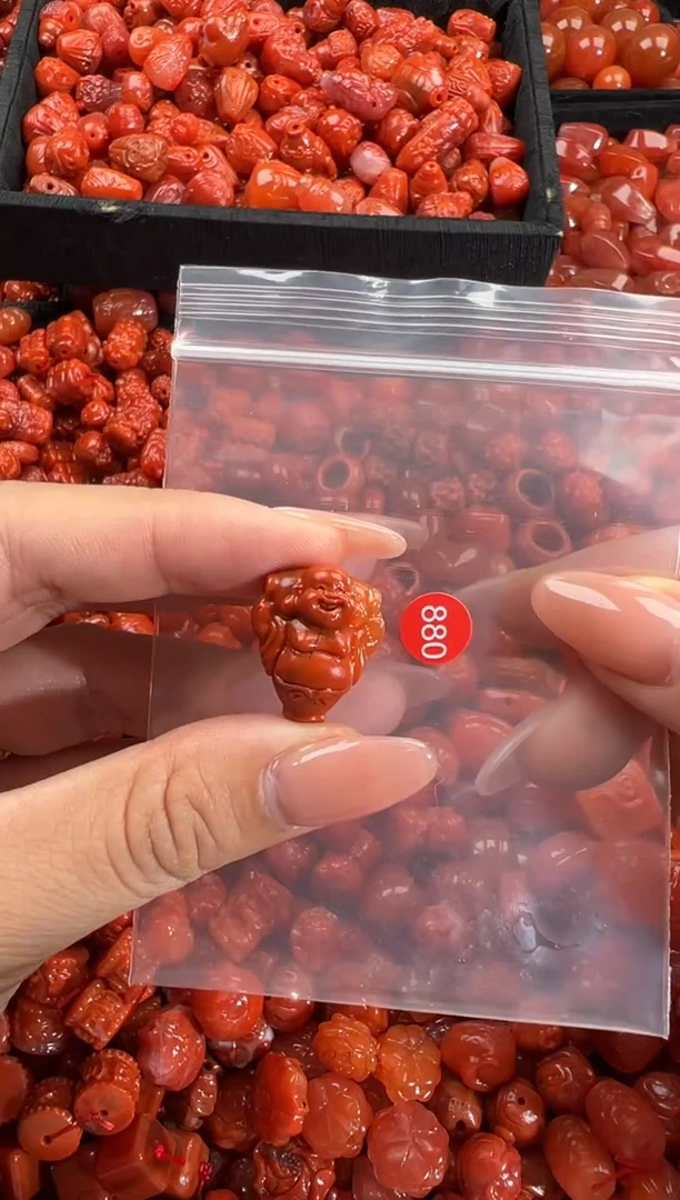 南红玛瑙未镶嵌颈饰1