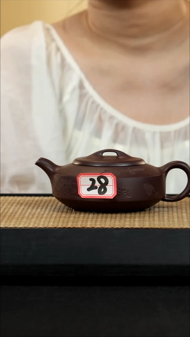 紫砂壶宜兴紫砂壶27 摹清扁石壶 王伟刻