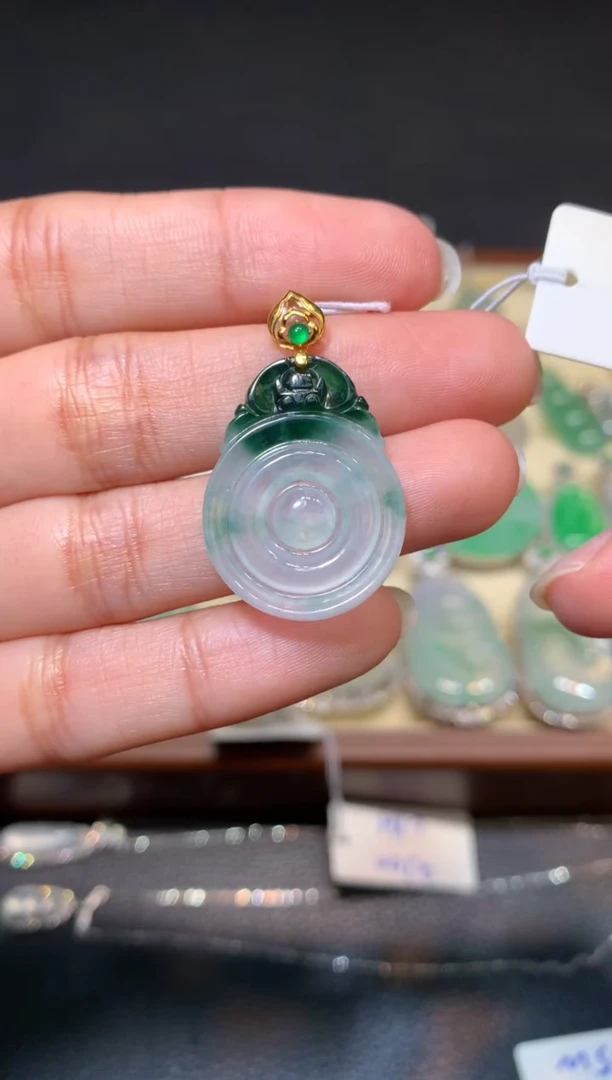 颈饰18K金镶嵌翡翠1