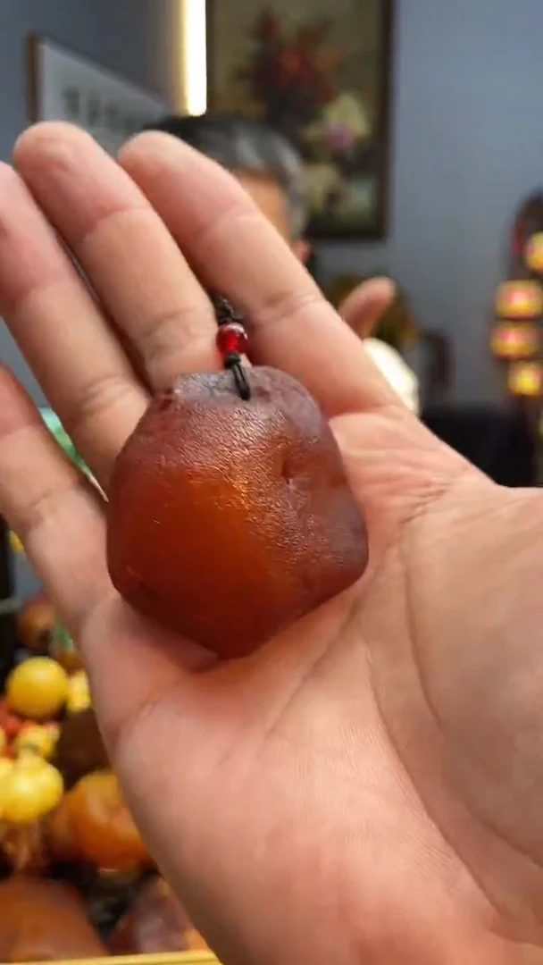 未镶嵌颈饰琥珀吊坠