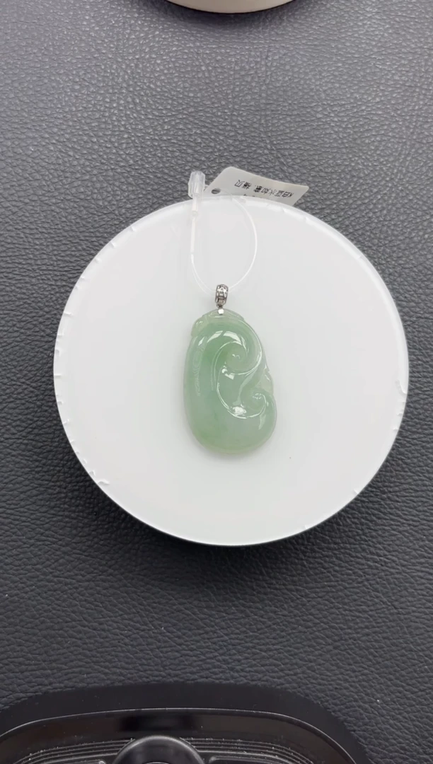 颈饰18K金镶嵌翡翠YM1045-4 如意