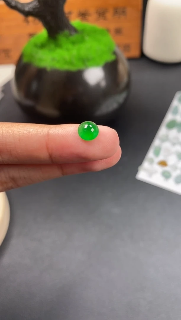 翡翠未镶嵌颈饰翡翠冰绿蛋面