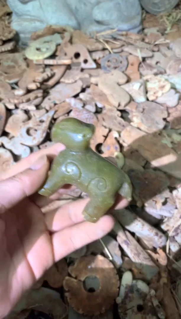 和田玉未镶嵌挂件以直播间实物图片为准