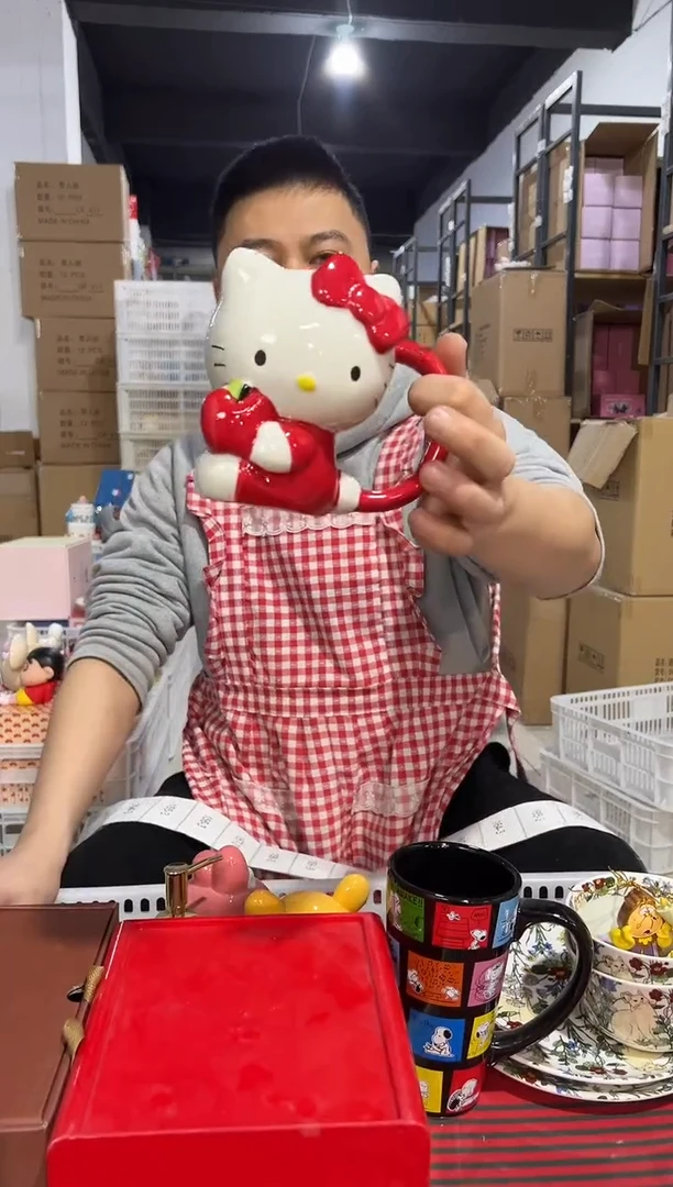 【闪购商品】杯红色kt抱苹果全身杯