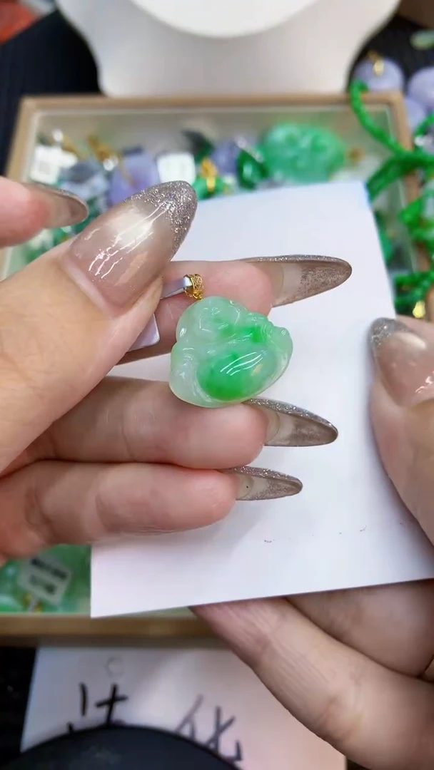 颈饰18K金镶嵌翡翠1