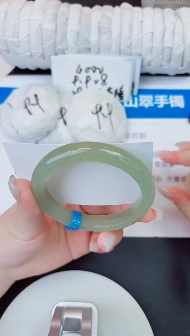 未镶嵌手镯石英质玉101/60.4