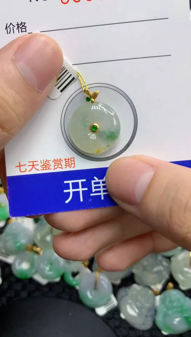 翡翠18K金镶嵌颈饰111111111