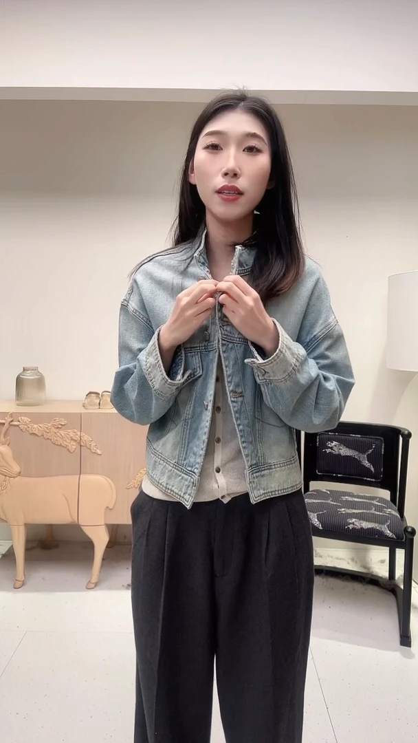 浅色复古牛仔外套