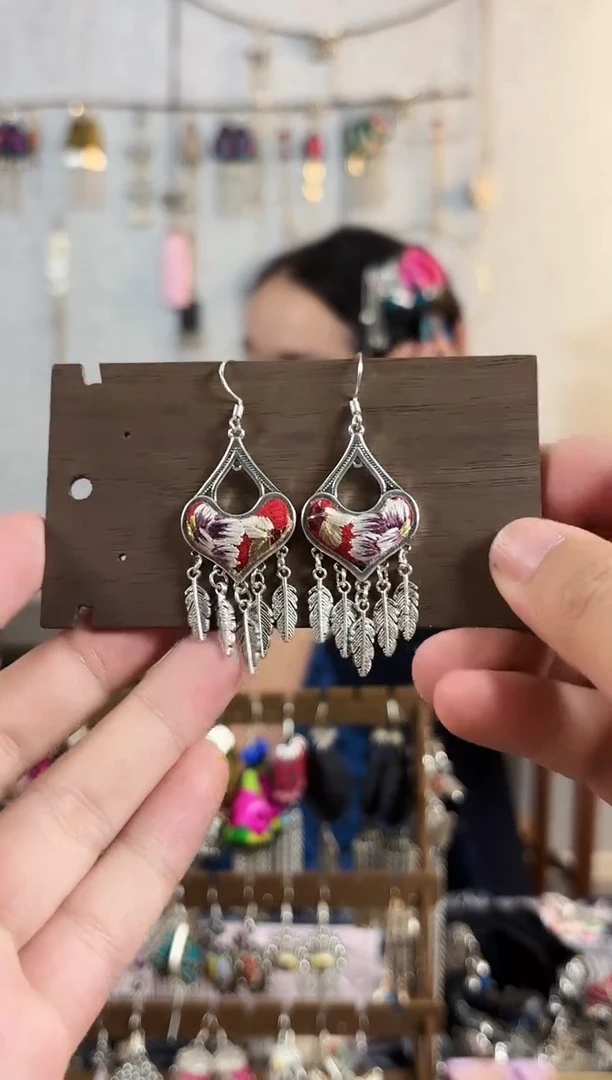 织绣彩云南阁非遗老绣饰品005