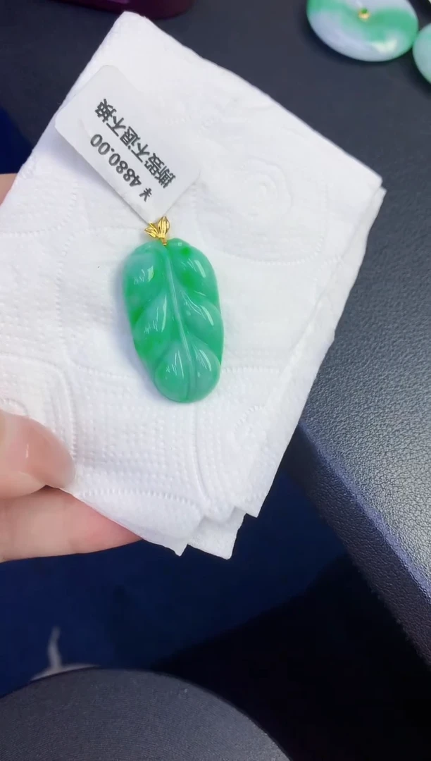 颈饰18K金镶嵌翡翠缅甸天然翡翠A货