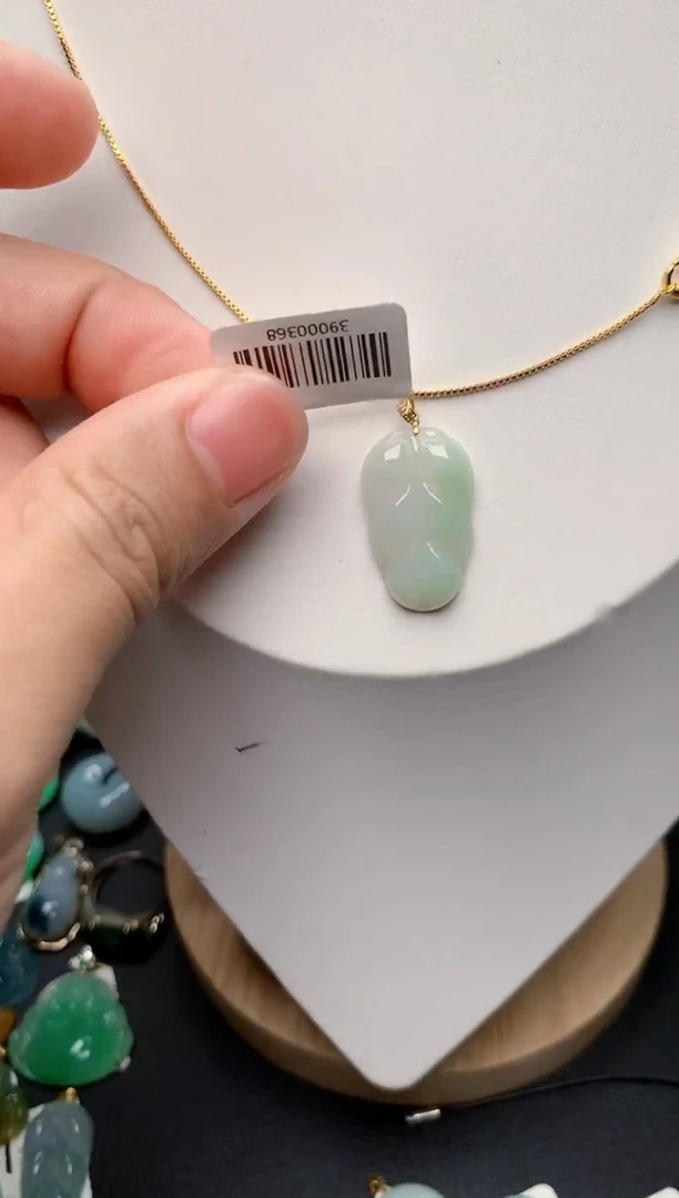 翡翠18K金镶嵌颈饰1