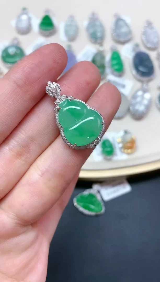 【闪购商品】翡翠吊坠(不含链)18K金镶嵌A7|6800