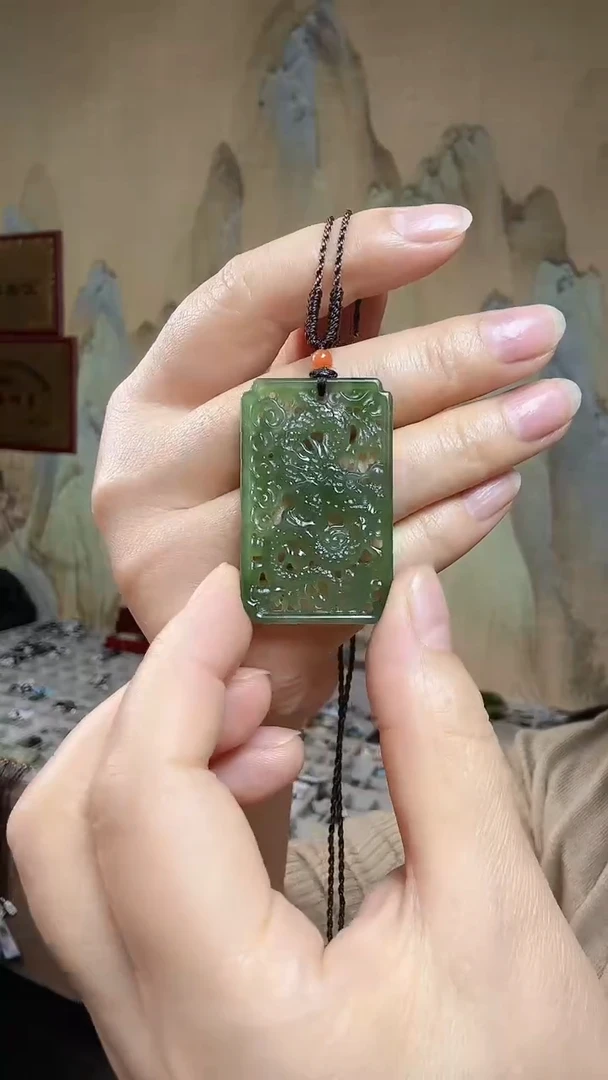 颈饰未镶嵌和田玉.