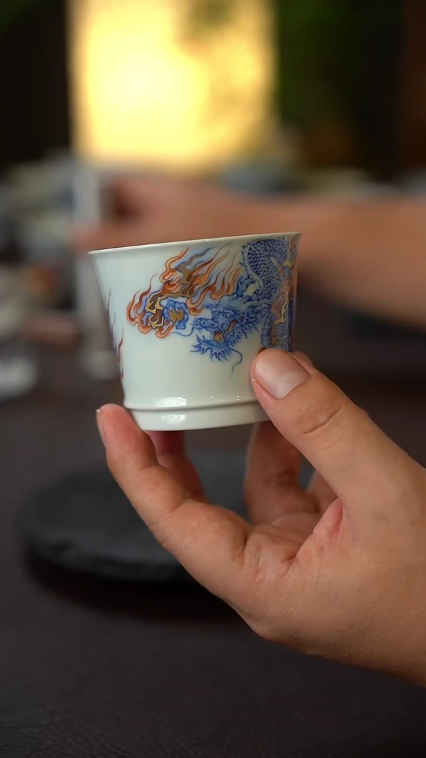 景德镇全手工手绘斗彩火龙直口主人杯