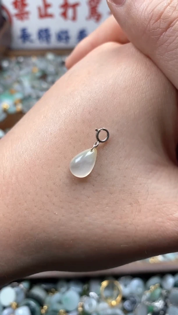 【闪购商品】翡翠颈饰未镶嵌哥哥