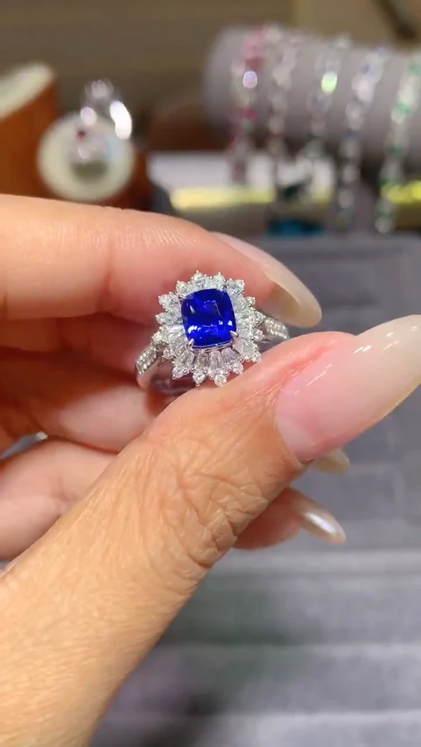 戒指蓝宝石18K金镶嵌2.03CT