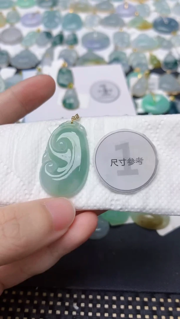颈饰18K金镶嵌翡翠天然缅甸A货翡翠