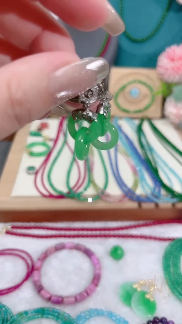 银S925镶嵌翡翠耳饰环环相扣99