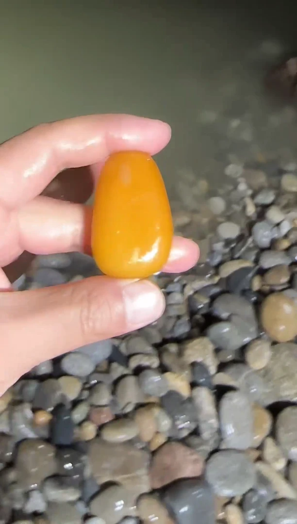 未镶嵌和田玉（糖玉）挂件机油黄