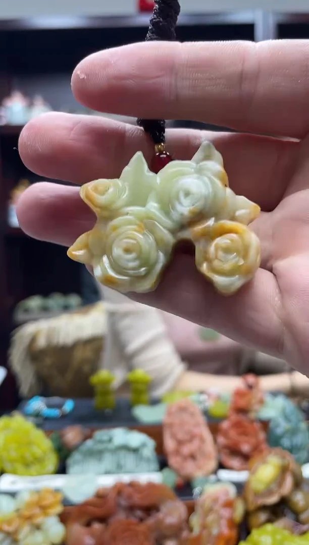 岫玉未镶嵌吊坠·