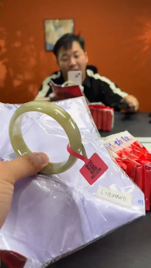 未镶嵌手镯翡翠3    60