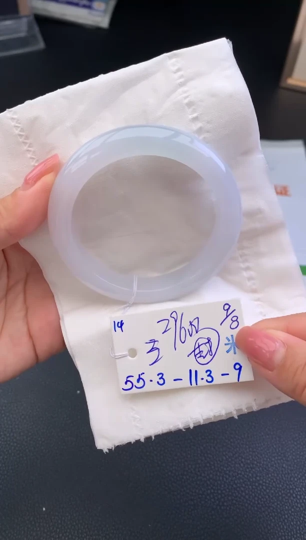 翡翠手镯未镶嵌手镯