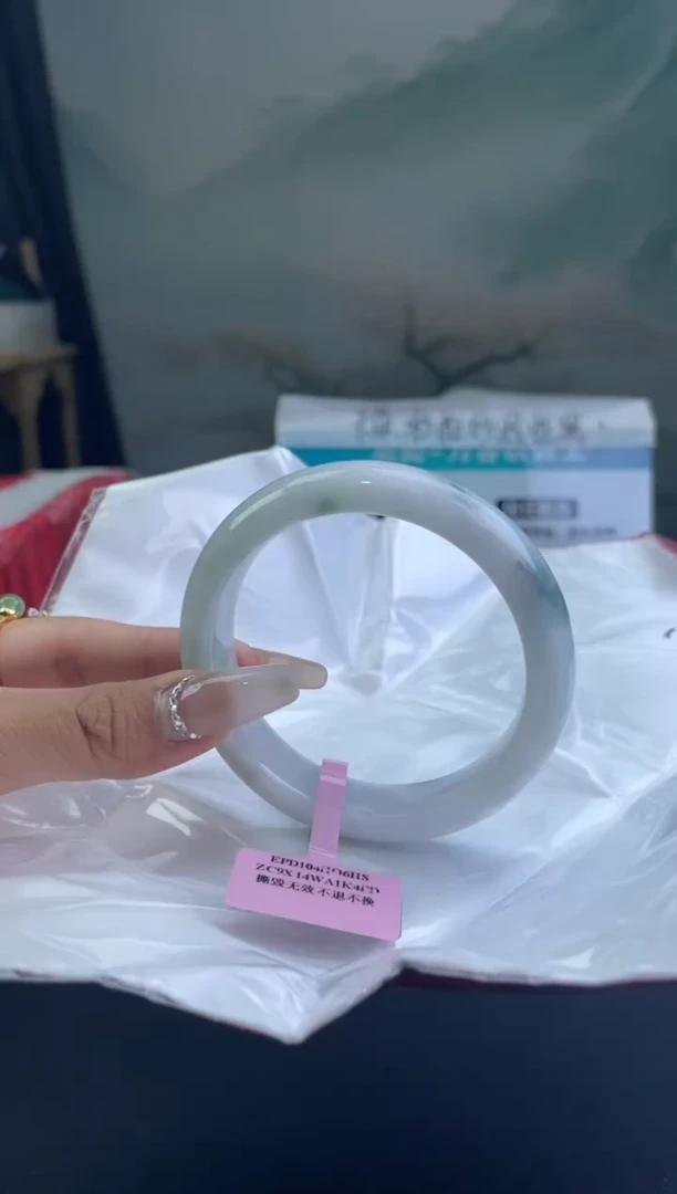 翡翠手镯未镶嵌6翡翠手镯（微瑕）