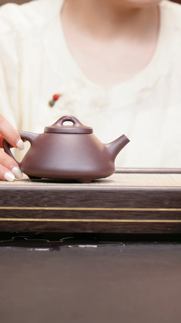 茶壶紫砂四号井底槽清  子冶石瓢  260cc