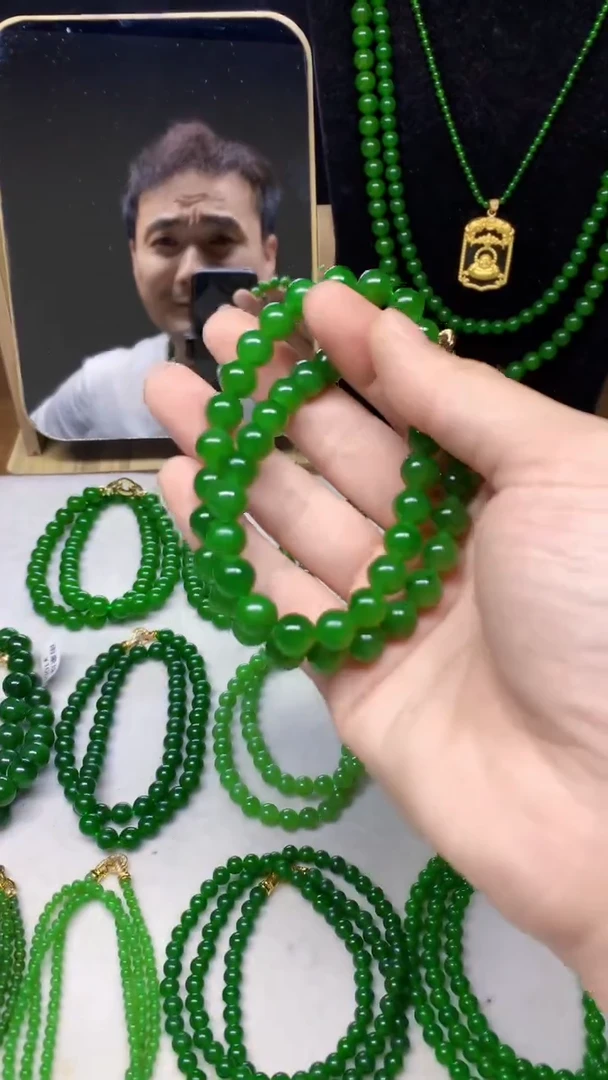 项链未镶嵌和田玉（碧玉）俄碧卡10的阳绿色