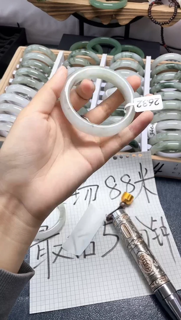 未镶嵌手镯石英质玉2632