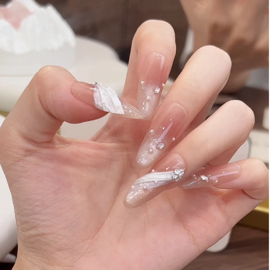 丹蜜琳 【婚纱】  纯手工轻奢高级订制 穿 戴 甲