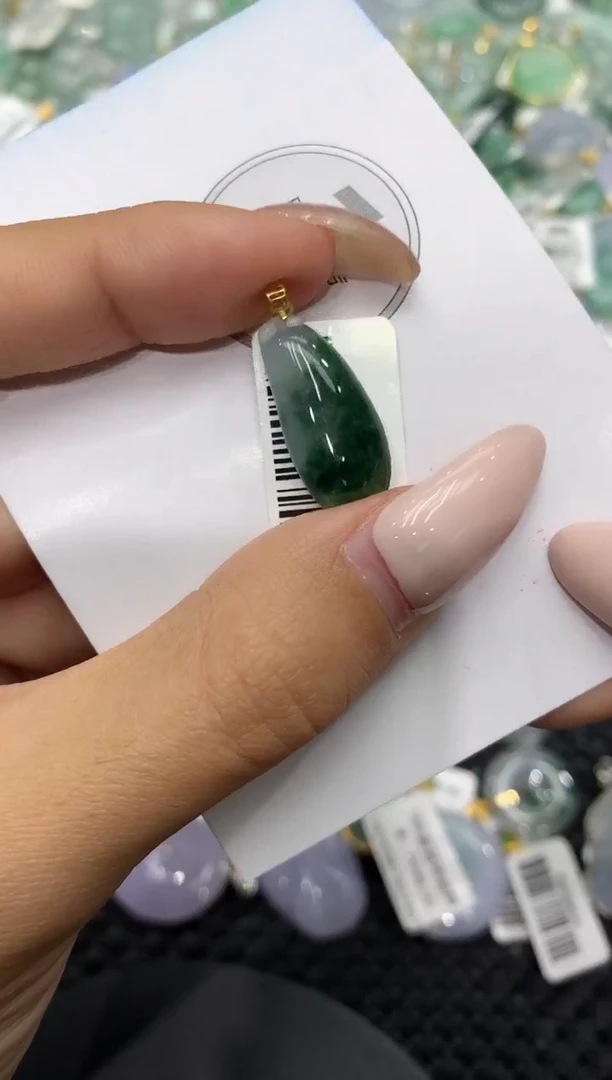 颈饰18K金镶嵌翡翠111111111111