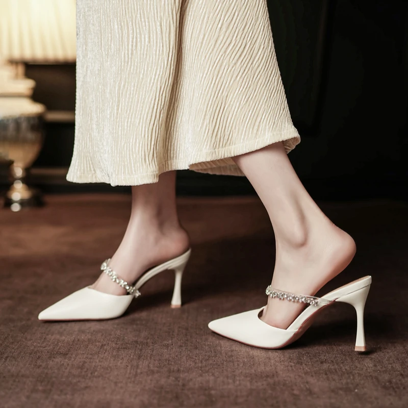 白色尖头水钻一字带高跟鞋女温柔细跟半拖绝美前包后空凉鞋