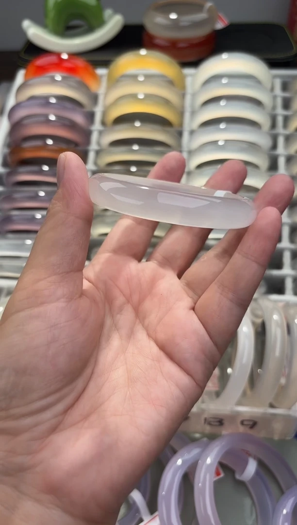 玛瑙/玉髓手镯未镶嵌0089137