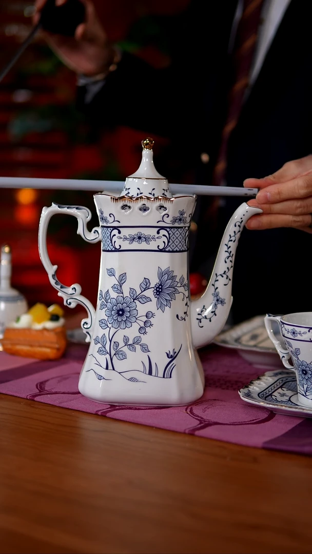 当代【黄金唐草】茶壶