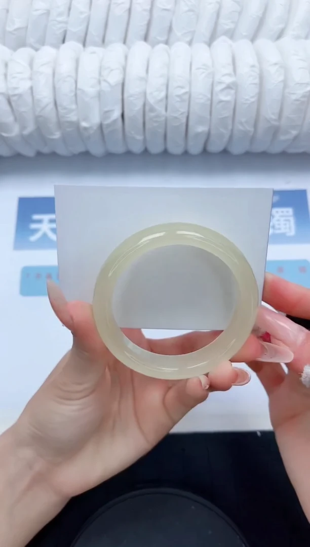 【闪购商品】石英质玉未镶嵌手镯/425-54.1