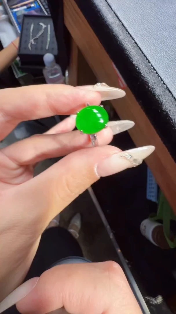 未镶嵌定制翡翠翡翠A货有轻微色差属于正常现象，多样性发货1