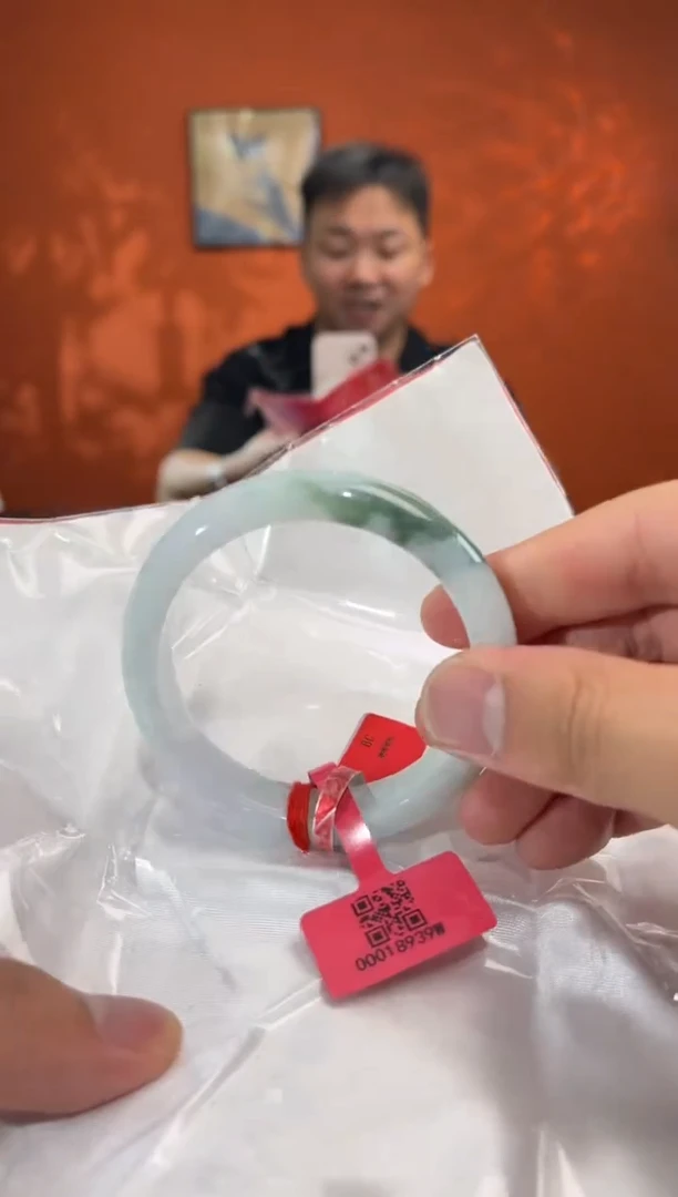 未镶嵌手镯翡翠刘思懿