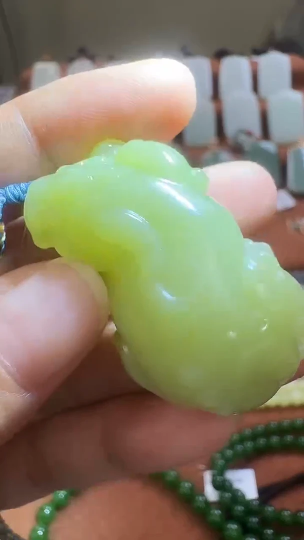 颈饰未镶嵌和田玉吊坠