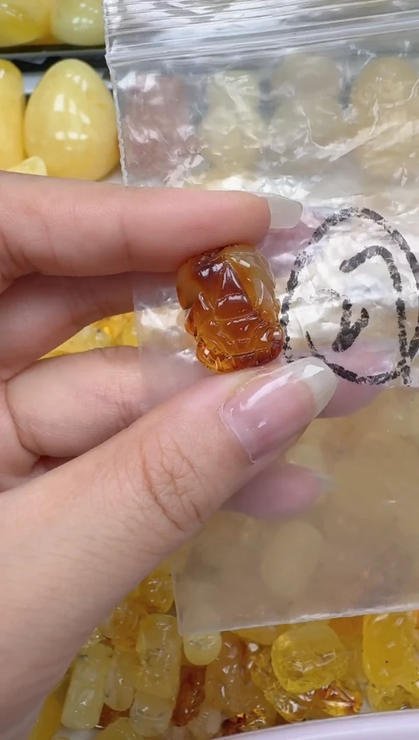 裸石琥珀未镶嵌如图
