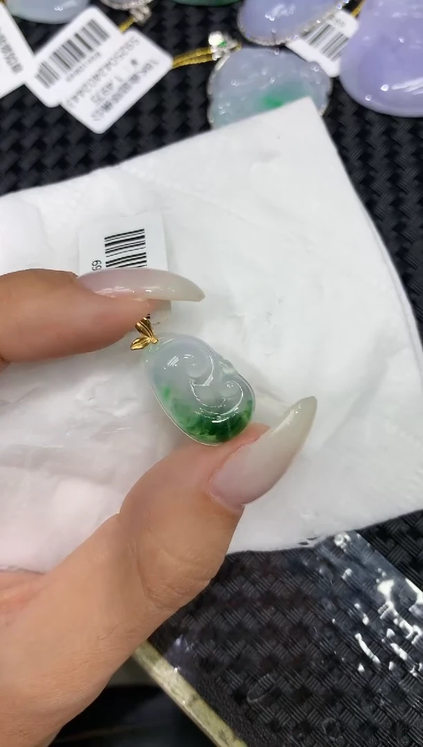 颈饰18K金镶嵌翡翠111111111111