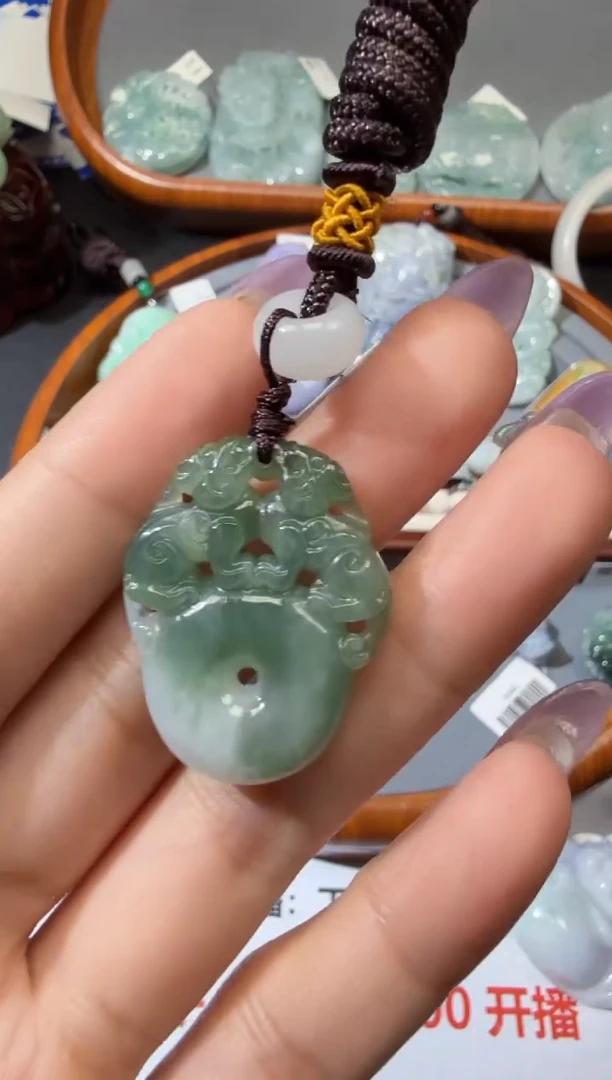 翡翠未镶嵌颈饰294.。。。