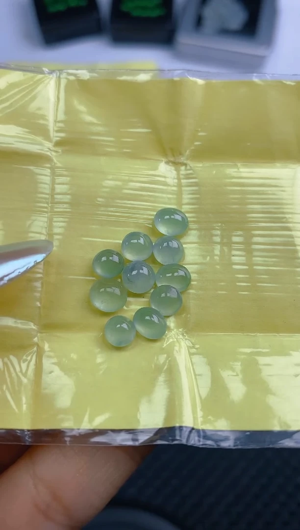 翡翠裸石天然翡翠蛋面3