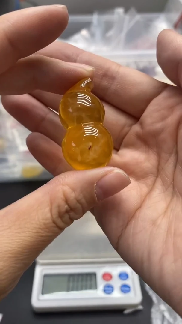 琥珀未镶嵌珠宝奇石301