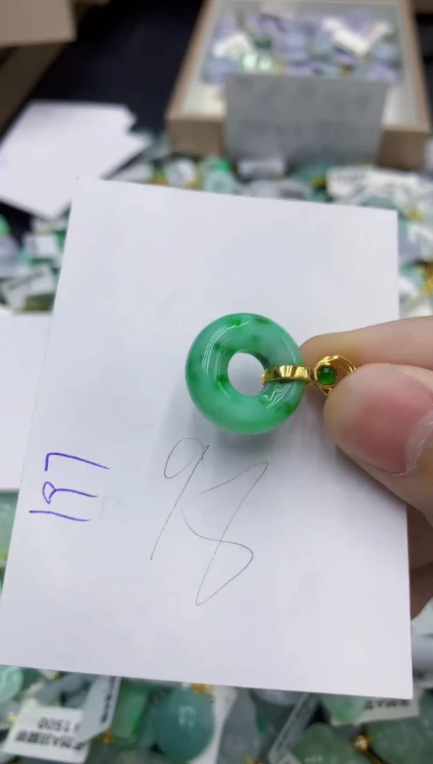 翡翠未镶嵌颈饰11111111111111111111